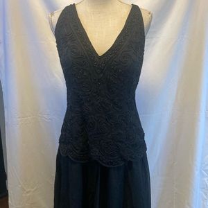 Bella Diana Collection size 12. 100% silk shell. Beautiful beaded top